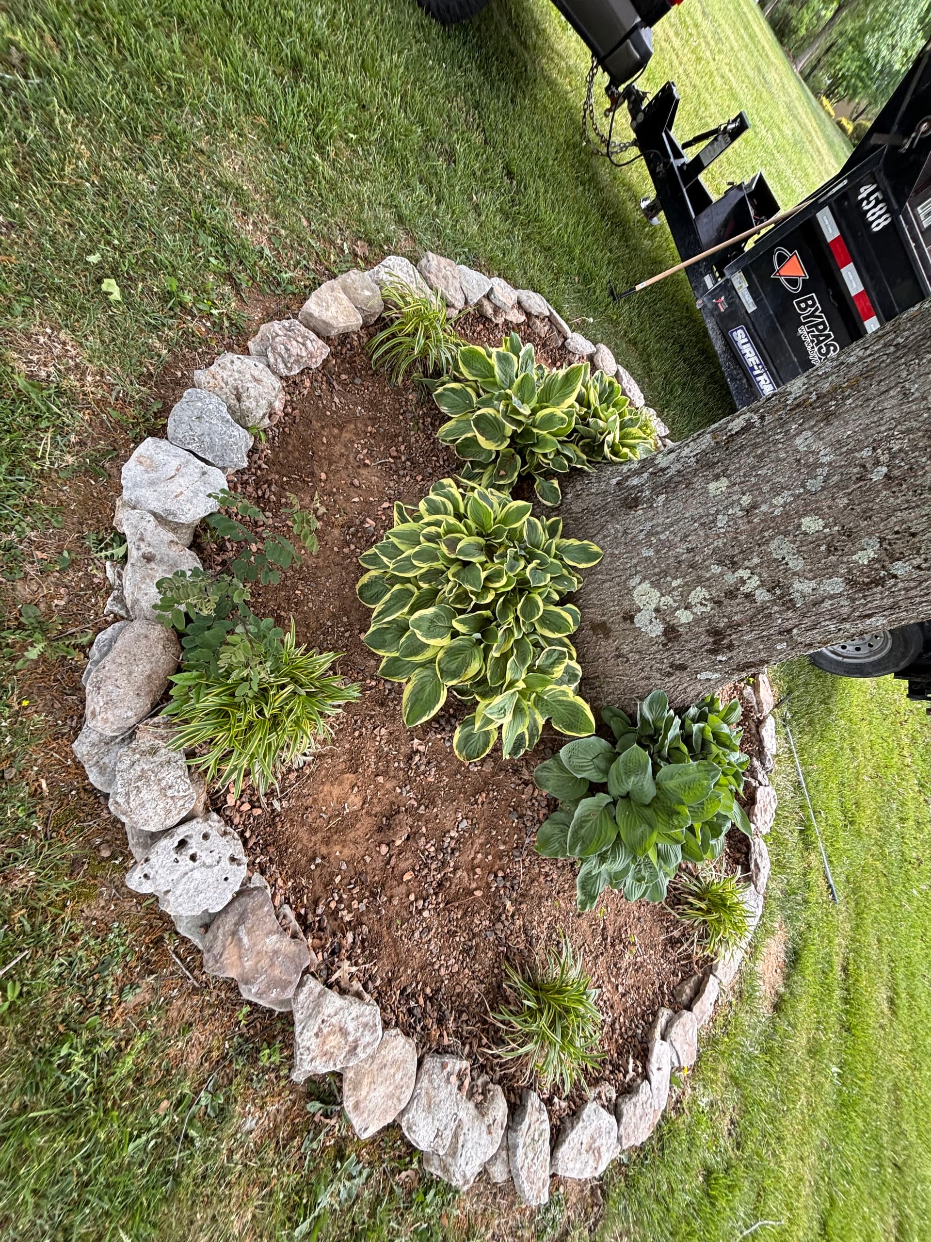 Flower Bed Rebuild With Fresh Mulch and Clean Edges