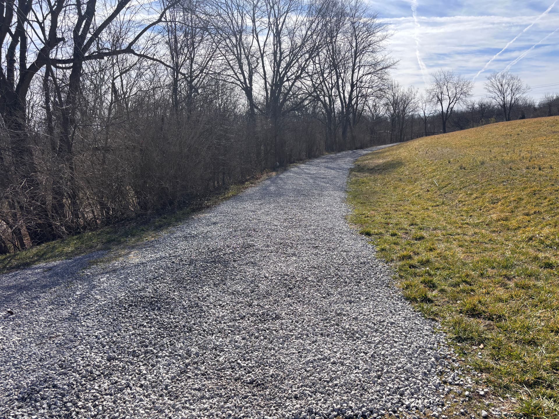 Fresh Gravel Driveway Refresh on a Winding Country Lane